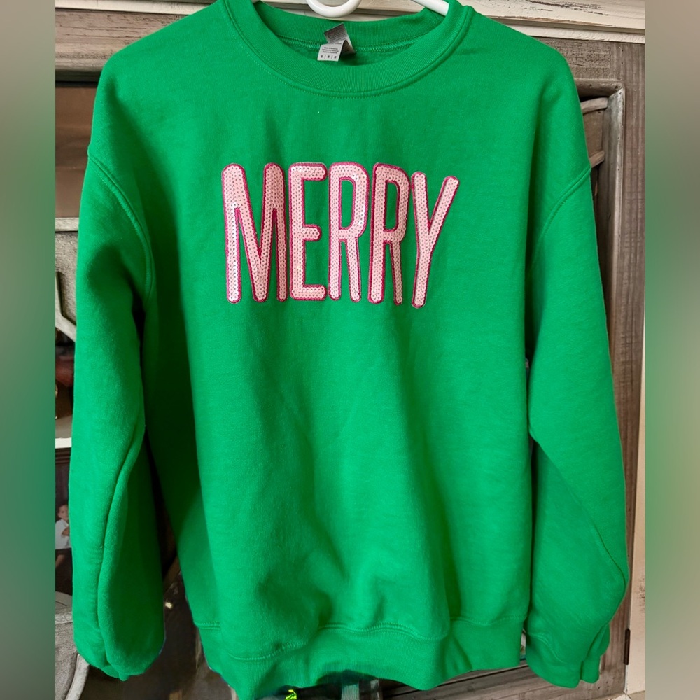 Green sweater with pink Merry